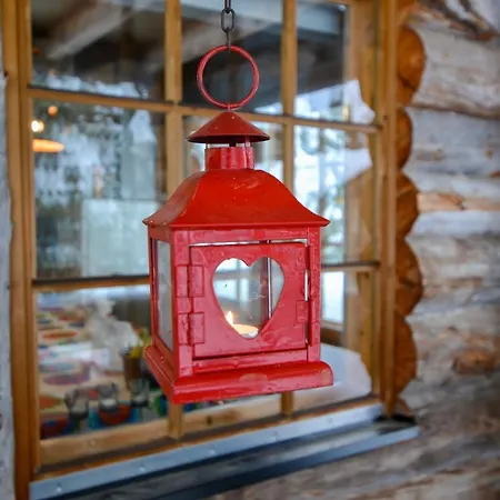 Yllaeshilla * Akaslompolo