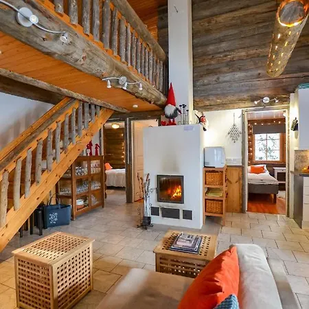 Holiday home Yllaeshilla Akaslompolo