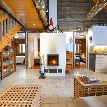 Holiday home Yllaeshilla Akaslompolo