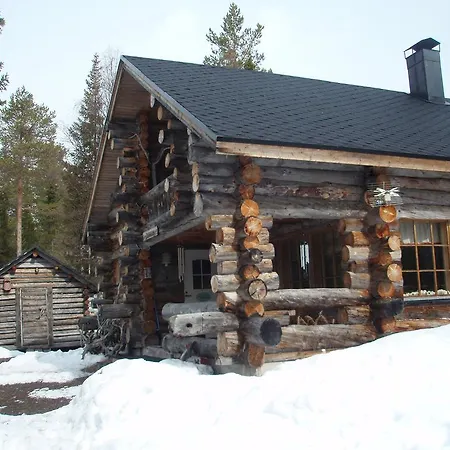 Holiday home Yllaeshilla Akaslompolo