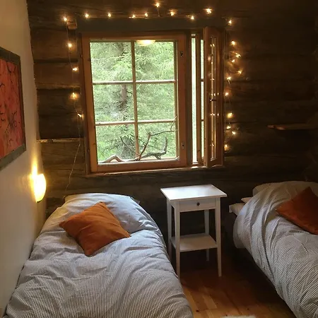 Holiday home Yllaeshilla Akaslompolo